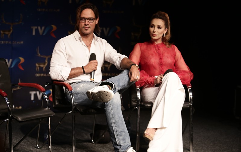 EXCLUSIV/ Iulia Vântur s-a păcălit la Cerbul de Aur! Pentru trei zile, a luat de patru ori mai puțini bani decât Gabriel Garko în 15 minute!