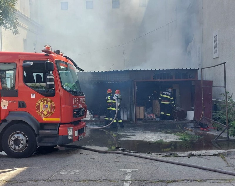 Incendiu la o anexă lipită de Opera Națională din București. Daunele materiale sunt nesemnificative