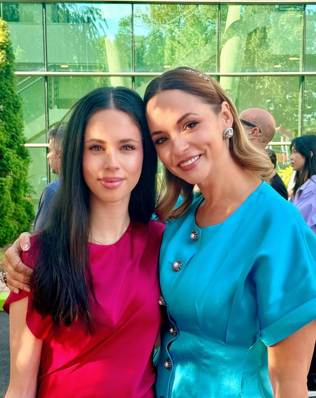 Cum a apărut Violeta Bănică în prima zi de școală din clasa a XII-a. Andreea Marin i-a fost alături: „A fost o emoție specială și lacrimi ascunse”
