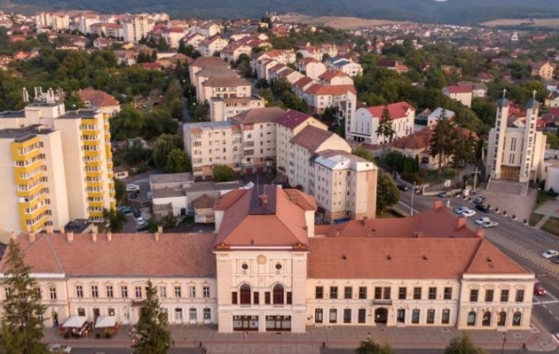 Municipiul Satu Mare și alte trei localități intră la noapte în scenariul roșu. Școlile și restaurantele se închid