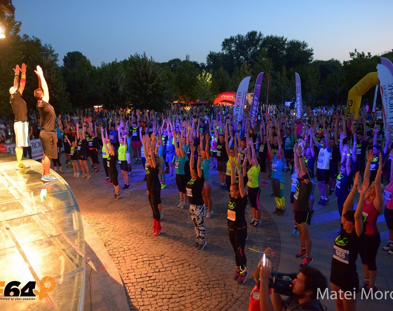 Curse nocturne și atmosferă electrizantă la Bucharest After9Cross, seria RUNFEST. Sute de participanți s-au bucurat de alergare, muzică și distracție / FOTO