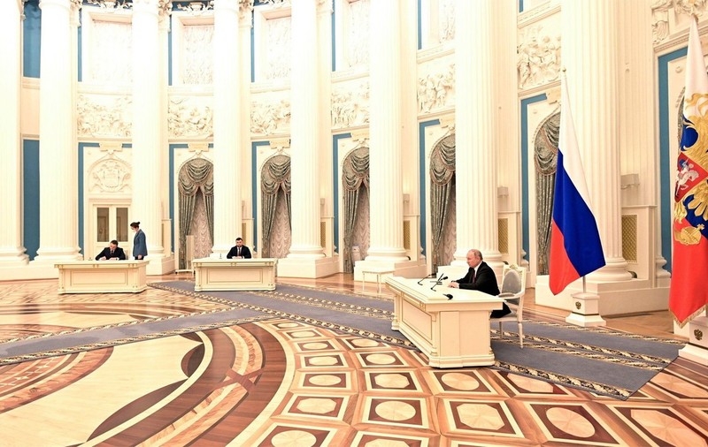 „Pe Putin nu-l mai interesează prezentul, ci istoria. S-a depărtat de prieteni”. Cine e cu el?