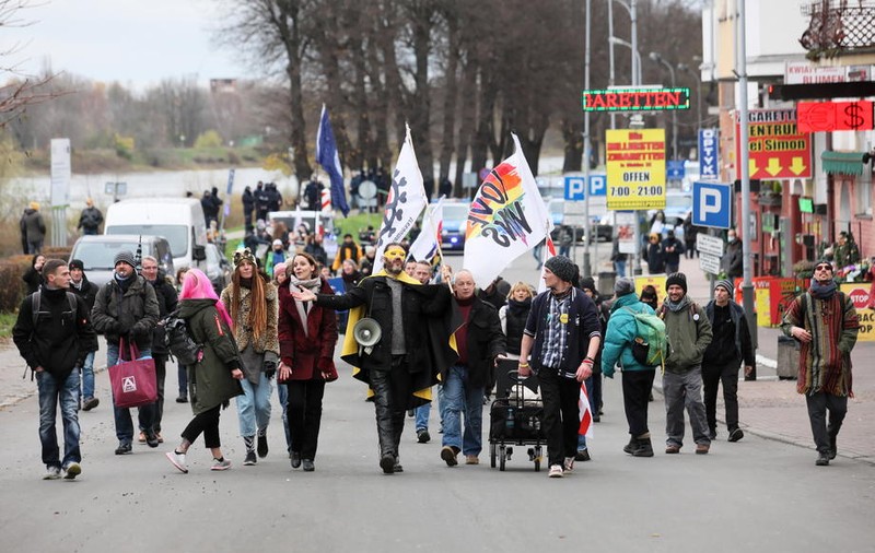 Proteste în Germania împotriva restricțiilor impuse pentru protejarea împotriva COVID-19