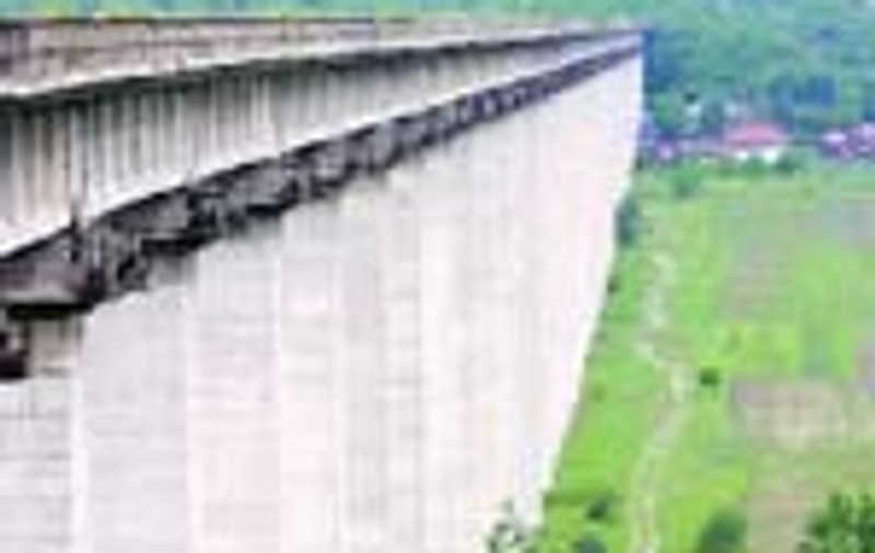 Au abandonat cel mai mare viaduct din tara!