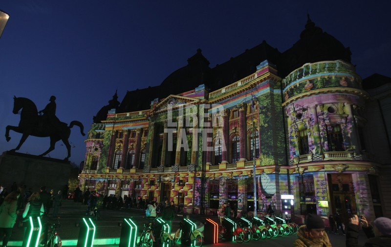 Spotlight 2017. Mii de oameni, fascinați de spectacolul de lumini și sunet din centrul Bucureștiului