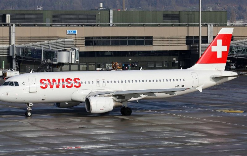 Un bărbat care însoțea 44 de cultivatori de brazi de Crăciun a aflat cu stupoare că e dat afară dintr-un avion spre Budapesta, chiar înainte de decolare