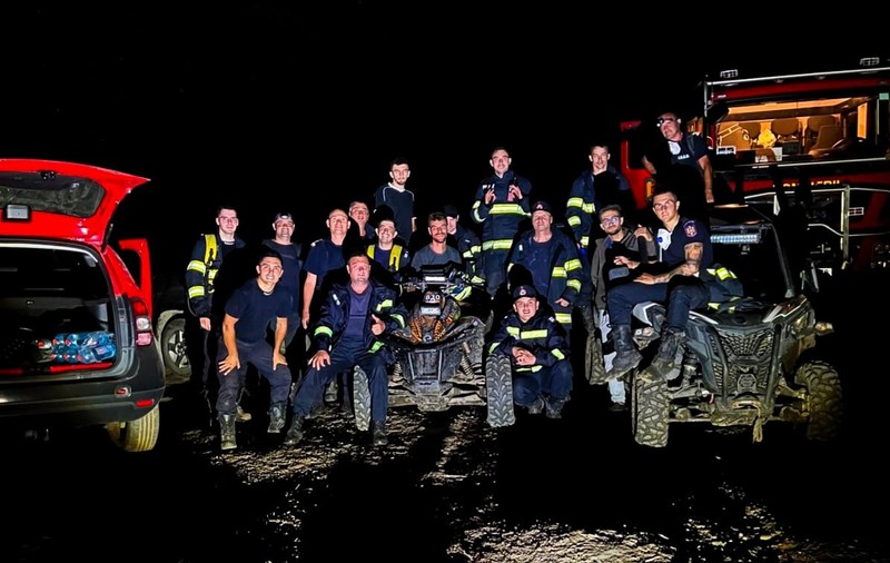 Incendiul de pădure de la Ucea a fost stins după două zile de intervenție. Pompierii au cărat apă cu rucsacuri