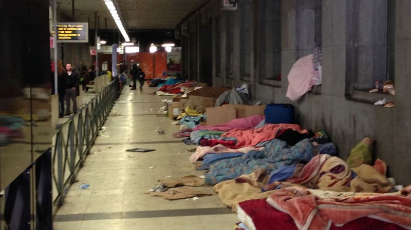 Cu luni în urmă, şi Ana dormea în acest colţ al staţiei Bruxelles Midi