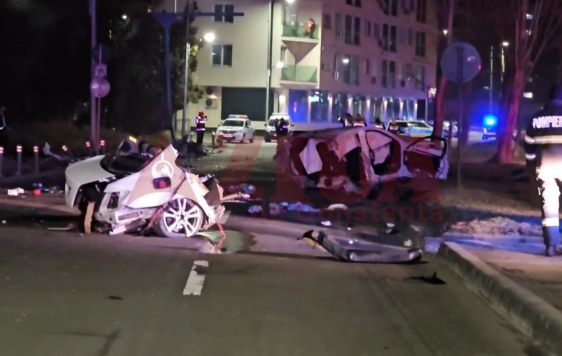 Cum s-a petrecut accidentul înfiorător din Mamaia, unde un Mercedes în care se aflau 5 tineri a fost rupt în două | VIDEO