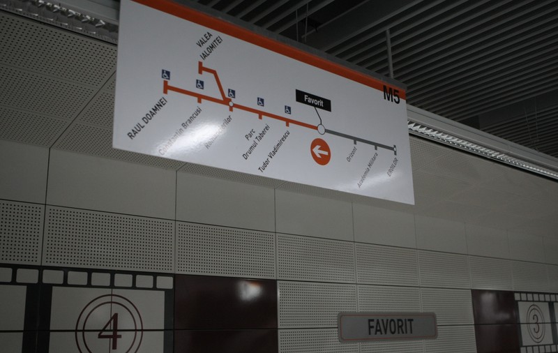 VIDEO / Stația de metrou cu pelicule cinematografice pe pereți. ”Favorit” se mută în subteran