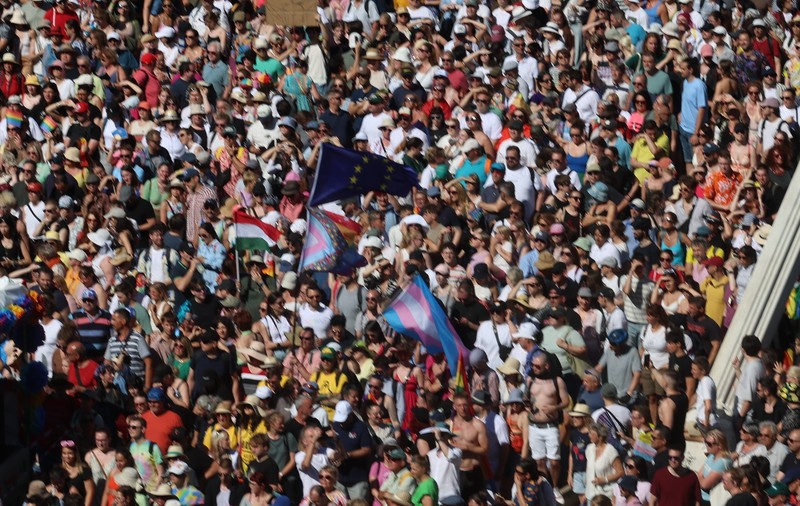 Sute de mii de oameni la Pride în Budapesta, în ciuda protestelor radicalilor de dreapta și a schimbării traseului
