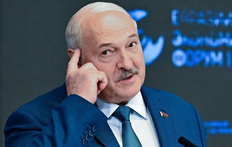 Președintele Belarusului ia peste picior avertismentul Poloniei: „Vor să tragă și în elicopterul meu?”