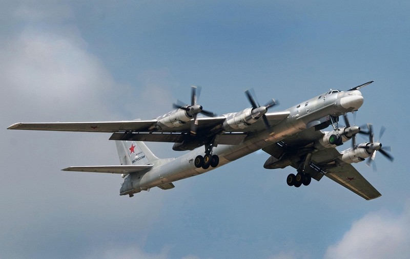 Rusia a ridicat în aer 11 bombardiere strategice ca să atace Ucraina. NATO a reacționat din Polonia