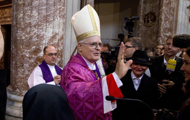 Poveştile primilor trei preferaţi pentru fotoliul papal