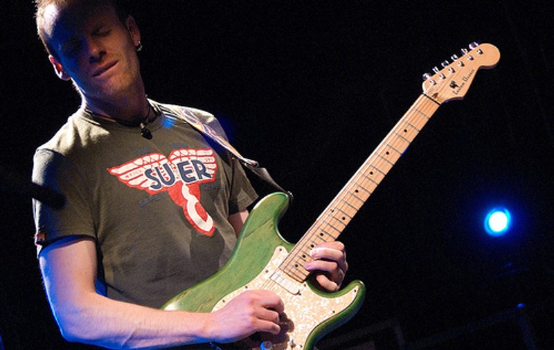 Joe Gooch (Ten Years After) dedică o piesă în exclusivitate româncelor