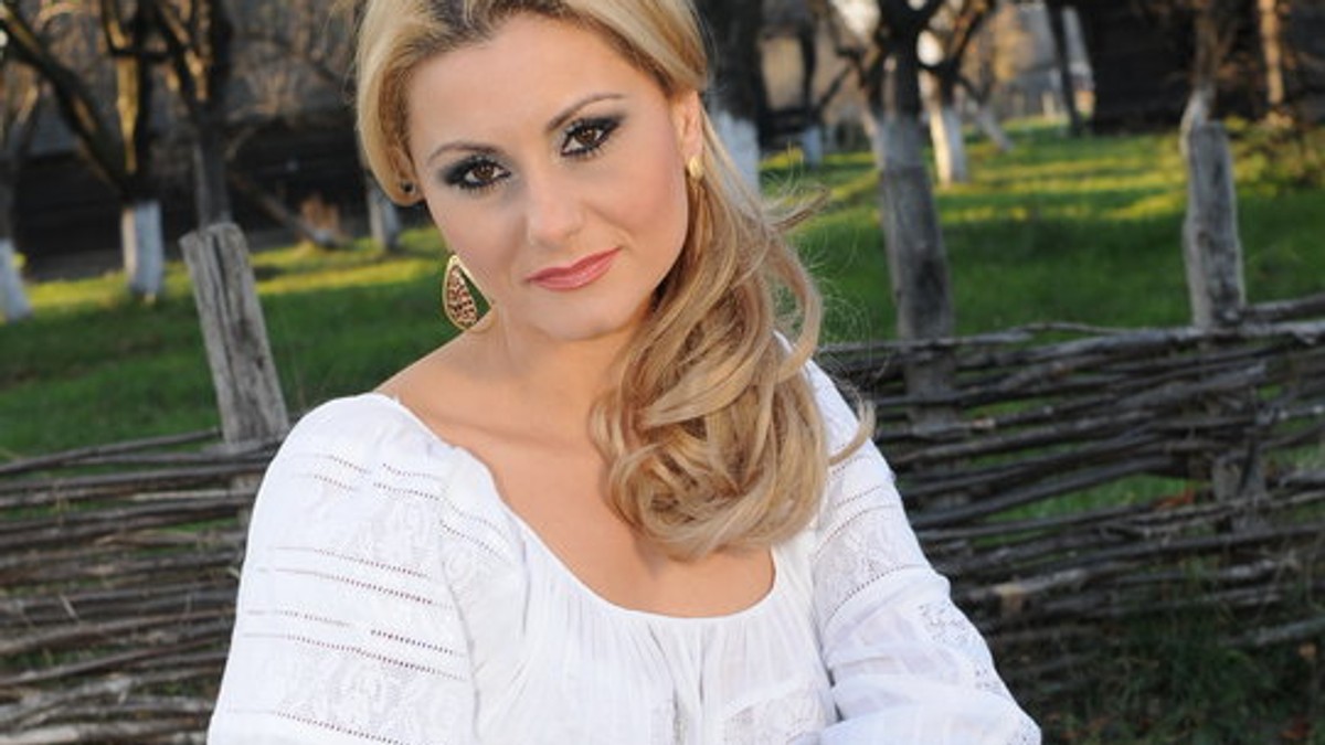 Emilia Ghinescu, bătută crunt de tatăl ei.