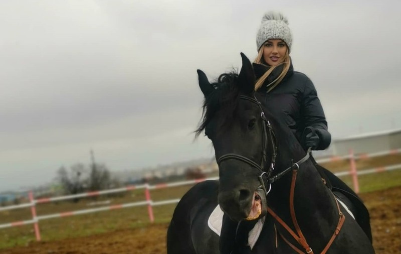 Cum se simte Tania Budi după ce s-a rănit în timpul unei ședințe de echitație. „Au urmat niște ore în care nu mi-am amintit nimic despre viața mea”