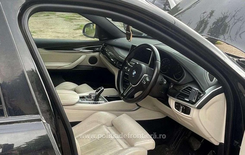 Un român a rămas fără BMW-ul de lux pe care l-a cumpărat în rate din Anglia și l-a adus în țară. De ce l-au confiscat polițiștii de frontieră