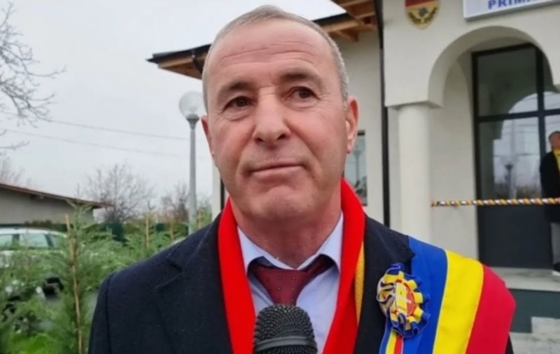Primarul unei comune din Prahova, acuzat de o angajată din primărie că a hărțuit-o sexual. Femeia a făcut plângere la poliție