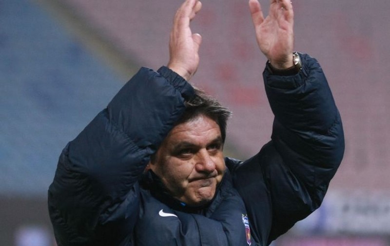 Cea mai mare bătaie pe teren din istoria fotbalului românesc: «Lăcătuș a altoit câțiva milițieni. Hagi a și dat, dar a și încasat!» 