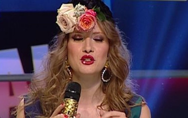 ÎI COMENTEAZĂ pe toţi, dar de DATA ASTA a DAT-O CHIAR ea în BARĂ! DETALIUL care arată că NICI IULIA ALBU NU E PERFECTĂ!
