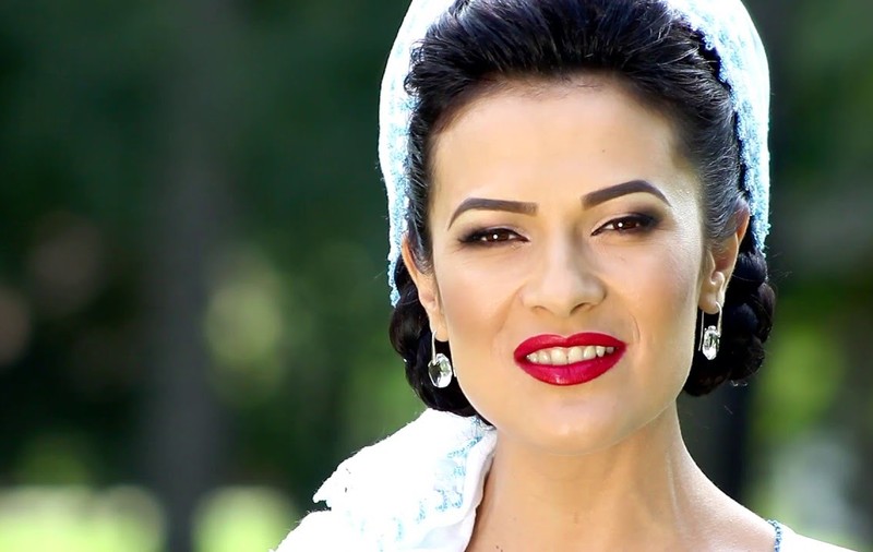 Imagini cu vila de la țară a Olguței Berbec. Conacul artistei de muzică populară impresionează prin aspectul elegant