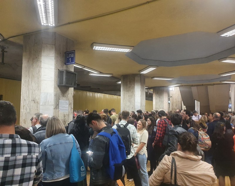 Circulație îngreunată la metrou, pe magistrala Pipera-Berceni, din „cauza unor probleme tehnice"