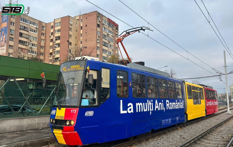 Tramvaiul Tricolor circulă în București pe linia 41. „Arborăm cu mândrie drapelul țării!”