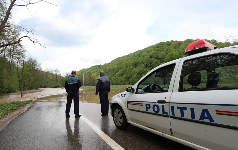 Cod portocaliu de inundaţii pe râuri din judeţul Timiş, până luni seara