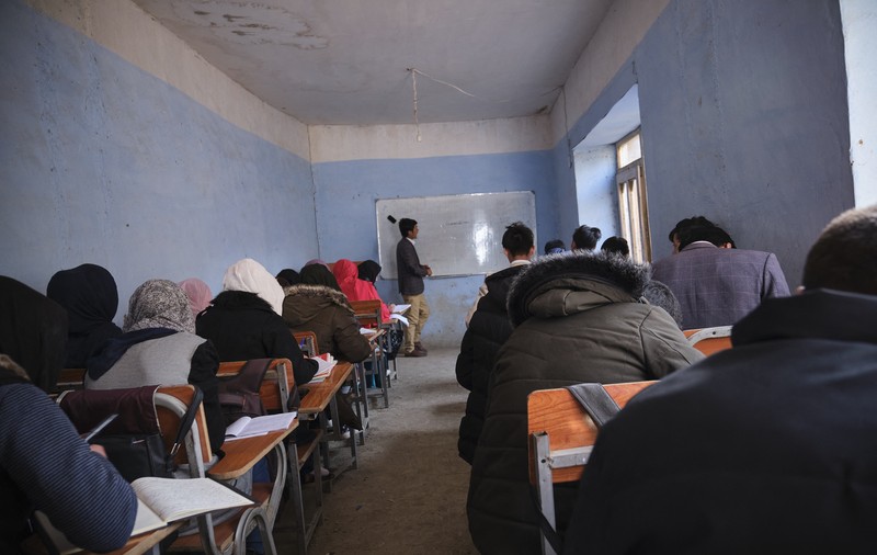 Colegiile și liceele din Afganistan s-au deschis doar pentru băieți
