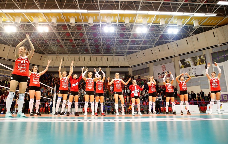 Duelul românesc din semifinalele Cupei CEV la volei feminin, retur: Volei Alba Blaj - Știința Bacău 3-0 (în tur: 3-0). Ardelencele, în finala cu Busto Arsizio!