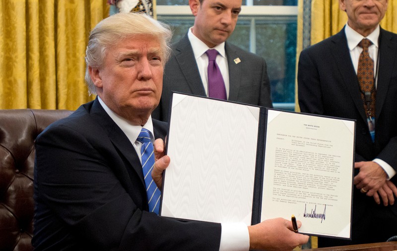 Donald Trump ia primele măsuri împotriva imigrației. Ce va decide cu zidul de la frontiera cu Mexicul