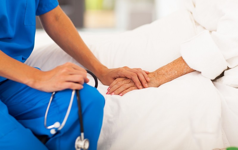 Doar 9% dintre bolnavii cu prognostic limitat de viață au acces la servicii care să le aline durerile