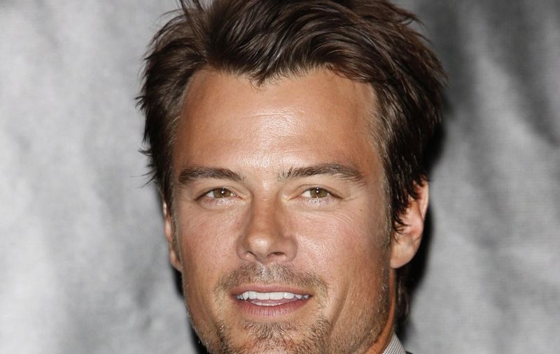 Actorul Josh Duhamel, dat jos din avion pentru că nu şi-a închis telefonul