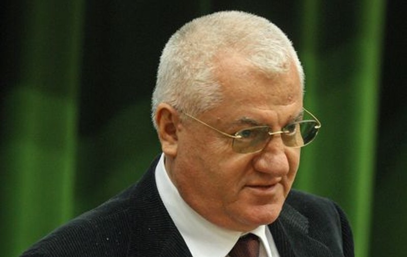 Dragomir îl dă în judecă pe Becali pentru rasism, şantaj şi corupţie