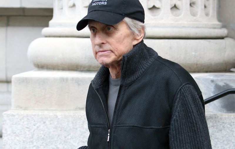 Michael Douglas organizează o petrecere de Halloween