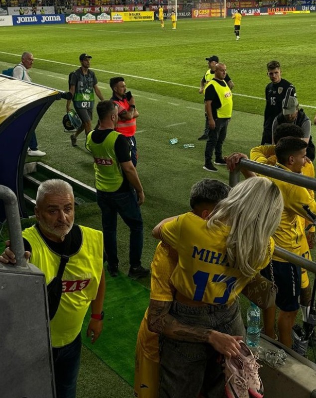 Cum a apărut Valentin Mihăilă cu iubita, după ce a dat gol în meciul România - Lituania. Fotbalistul se iubește cu Ami, o tânără din Craiova