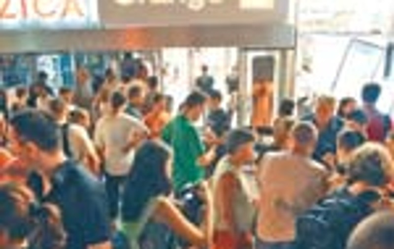 S-au omorat pentru un telefon!