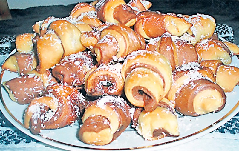 O rețetă pe zi | Cornuleţe bicolore