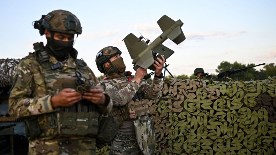 Rusia testează baloane de baraj dotate cu cabluri din Kevlar pentru a proteja obiectivele strategice de dronele ucrainene. Foto: Hepta