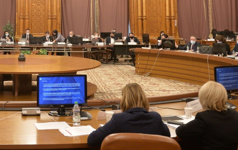 Bugetul pe 2021 a trecut de comisiile din Parlament. Votul final, programat marți în plen