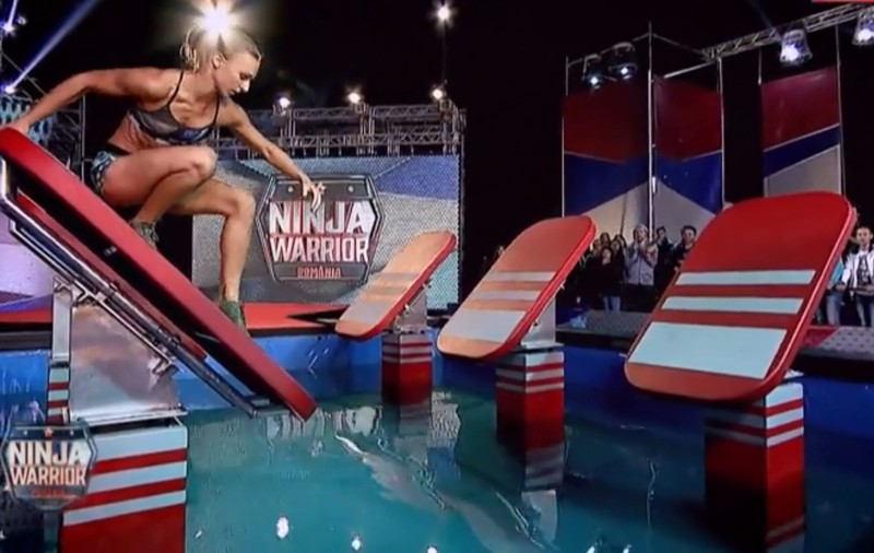 FOTO| Ilka Kis este prima femeie care a apăsat butonul roșu la Ninja Warrior România