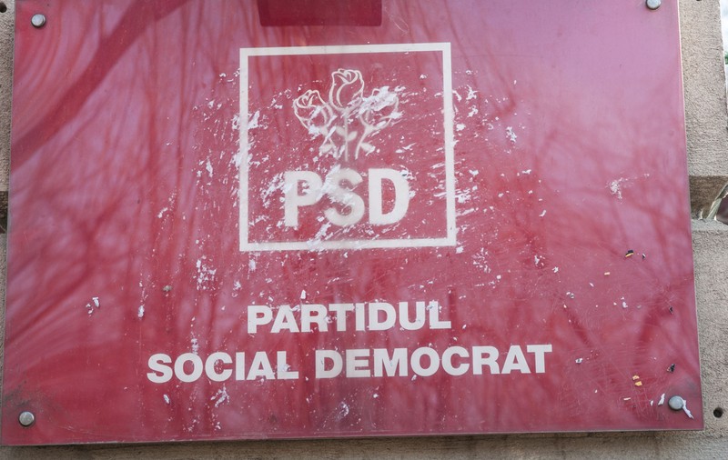 PNL a cumparat domeniul de campanie al PSD: "Eroare 20-20"