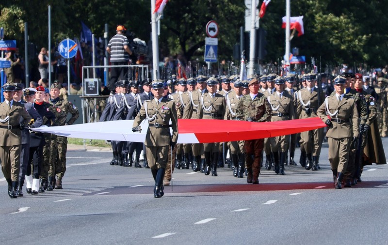 Polonia a organizat cea mai mare paradă militară din istoria sa, cu nave de luptă, avioane de vânătoare, tancuri și drone de ultimă generație