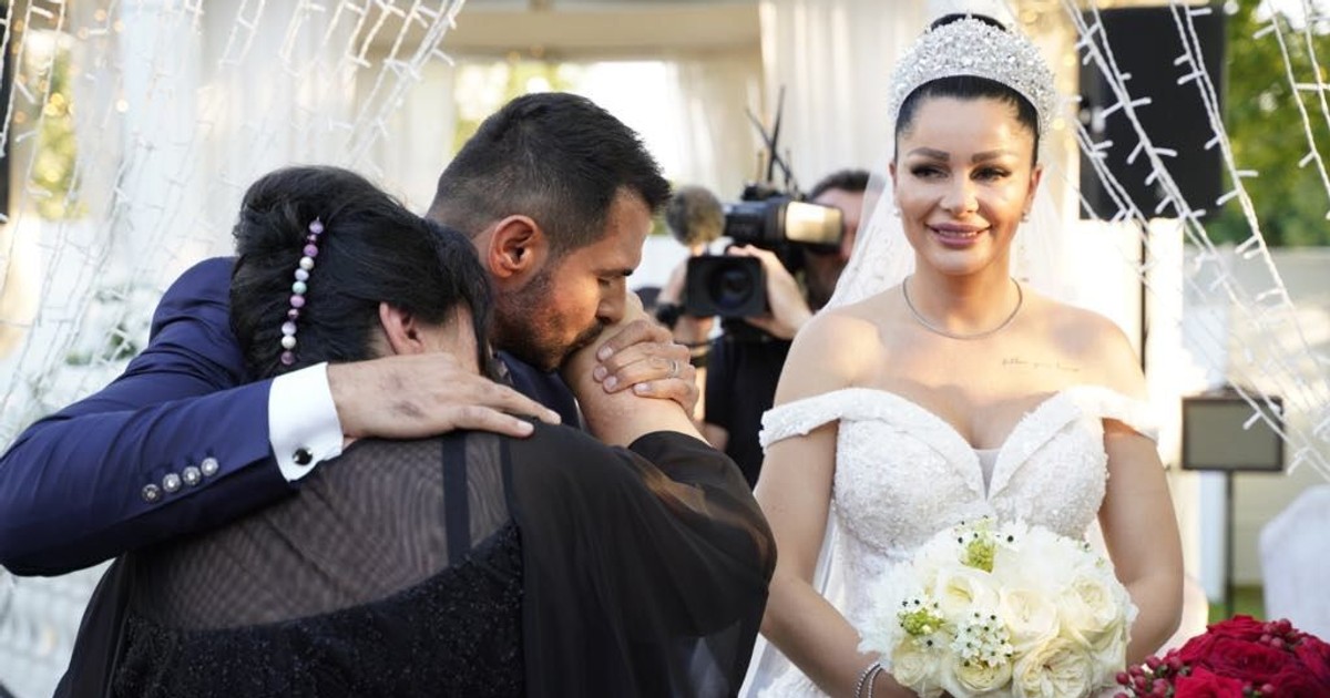 Mama lui Florin Pastramă nu și-a mai stăpânit lacrimile. De ce a podidit-o plânsul la nunta fiului ei cu Brigitte Sfăt