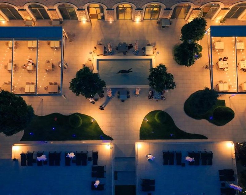 Cât costă o noapte de cazare în hotelul lui Gică Hagi din Mamaia în plin sezon estival 2025. Locația, renovată recent cu 2 milioane de euro