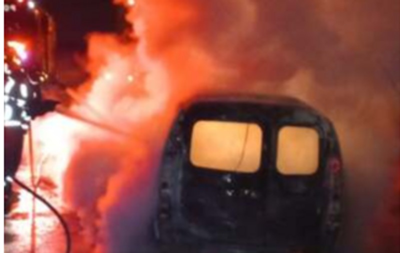 Fostul polițist de frontieră care a incendiat o mașină în Oradea, condamnat la 2 ani de închisoare cu suspendare