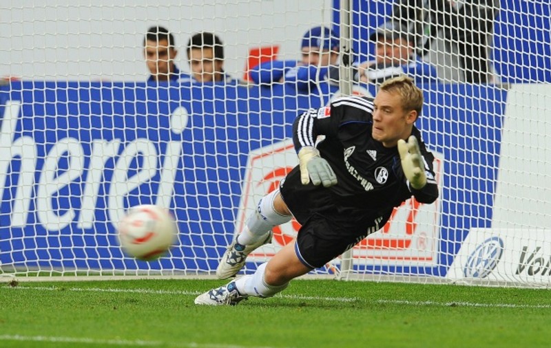 VIDEO: Portarul lui Schalke 04, pălmuit de un suporter!