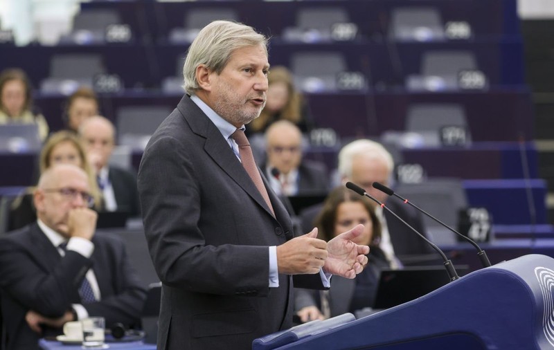 Comisarul austriac Johannes Hahn: „Într-un viitor relativ previzibil, România și Bulgaria pot deveni membre ale Schengen”