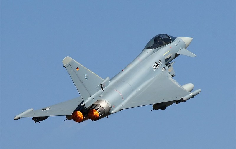 UPDATE| Două avioane Eurofighter Typhoon s-au ciocnit în zbor, în estul Germaniei! Un pilot a murit